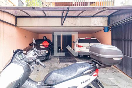 Casa à venda com 215m², 3 quartos e 5 vagas