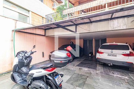 Casa à venda com 215m², 3 quartos e 5 vagas