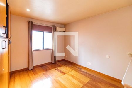 Casa à venda com 215m², 3 quartos e 5 vagas