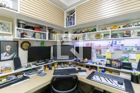 Apartamento à venda com 135m², 3 quartos e 2 vagas Apartamento à venda com 135m², 3 quartos e 2 vagasEscritório