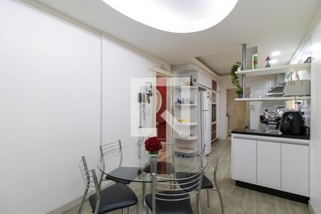 Apartamento à venda com 135m², 3 quartos e 2 vagas Apartamento à venda com 135m², 3 quartos e 2 vagasCozinha e copa