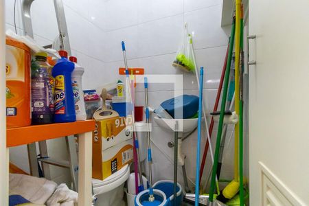 Apartamento à venda com 135m², 3 quartos e 2 vagas Apartamento à venda com 135m², 3 quartos e 2 vagasBanheiro de serviço