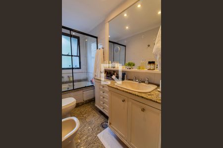 Apartamento à venda com 141m², 3 quartos e 3 vagasBanheiro da Suíte