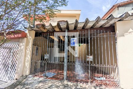 Casa à venda com 150m², 3 quartos e 2 vagas Casa à venda com 150m², 3 quartos e 2 vagasFachada