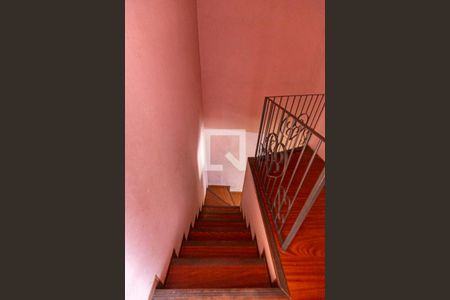 Escada Dormitórios de casa à venda com 4 quartos, 209m² em Cidade São Jorge, Santo André