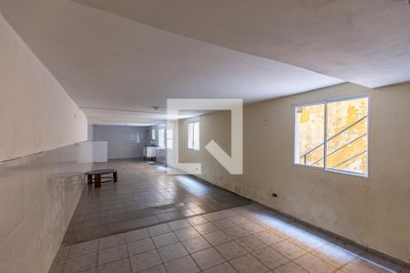 Casa à venda com 209m², 4 quartos e 2 vagasPorão