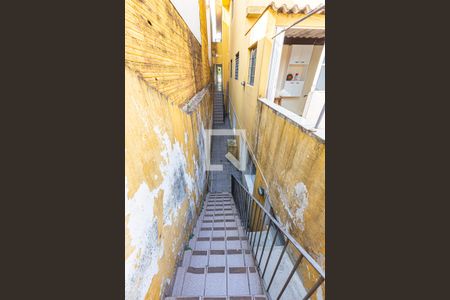 Casa à venda com 209m², 4 quartos e 2 vagasEscada Acesso Porão 