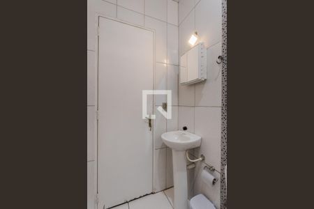 Banheiro de apartamento à venda com 1 quarto, 40m² em Protásio Alves, Porto Alegre