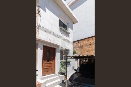 Casa de condomínio para alugar com 150m², 3 quartos e 2 vagas Casa de condomínio para alugar com 150m², 3 quartos e 2 vagasFachada da casa