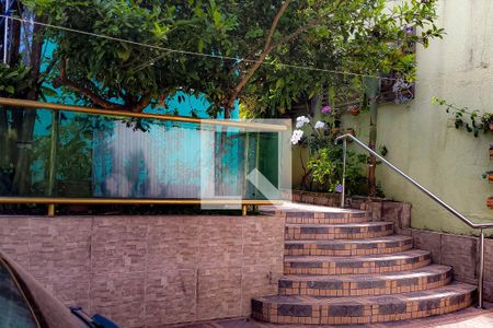 Casa à venda com 200m², 3 quartos e 4 vagas Casa à venda com 200m², 3 quartos e 4 vagasQuintal