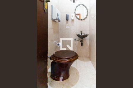 Casa à venda com 240m², 4 quartos e 2 vagasBanheiro