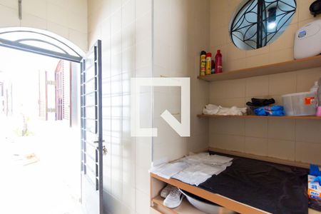 Casa à venda com 240m², 4 quartos e 2 vagasÁrea de serviço