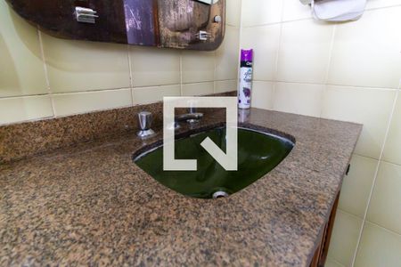 Casa à venda com 240m², 4 quartos e 2 vagasBanheiro