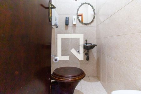 Casa à venda com 240m², 4 quartos e 2 vagasBanheiro