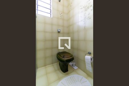 Casa à venda com 240m², 4 quartos e 2 vagasBanheiro