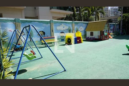 Apartamento à venda com 180m², 3 quartos e 3 vagasÁrea comum - Playground