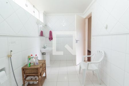 Casa à venda com 360m², 14 quartos e 3 vagas Casa à venda com 360m², 14 quartos e 3 vagasBanheiro