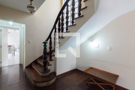 Escadas de casa à venda com 14 quartos, 260m² em Sumaré, São Paulo