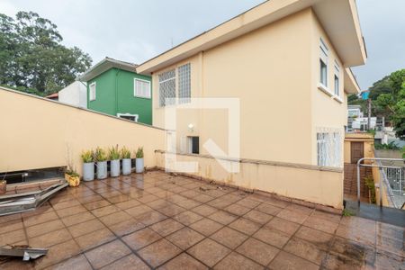 Casa à venda com 360m², 14 quartos e 3 vagas Casa à venda com 360m², 14 quartos e 3 vagasTerraço