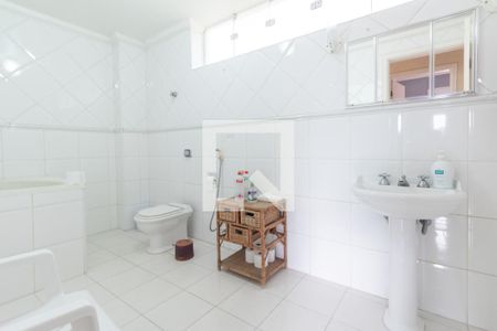 Casa à venda com 360m², 14 quartos e 3 vagas Casa à venda com 360m², 14 quartos e 3 vagasBanheiro