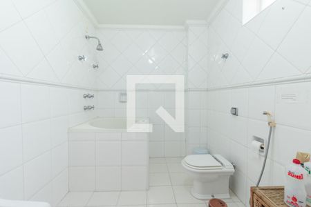 Casa à venda com 360m², 14 quartos e 3 vagas Casa à venda com 360m², 14 quartos e 3 vagasBanheiro