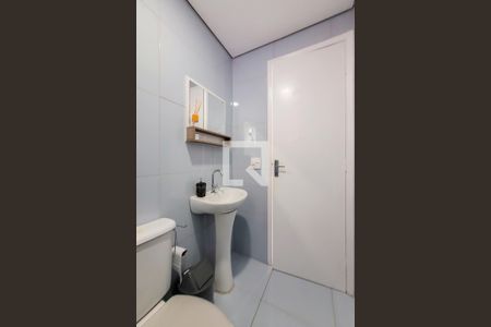 Casa para alugar com 65m², 2 quartos e 1 vaga Casa para alugar com 65m², 2 quartos e 1 vagaBanheiro Social