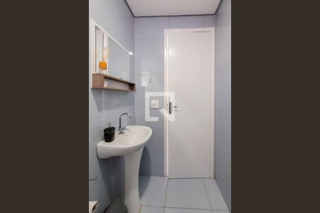 Casa para alugar com 65m², 2 quartos e 1 vaga Casa para alugar com 65m², 2 quartos e 1 vagaBanheiro Social