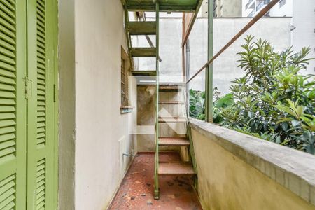 Casa à venda com 200m², 5 quartos e 4 vagas Casa à venda com 200m², 5 quartos e 4 vagasVaranda do Quarto 5