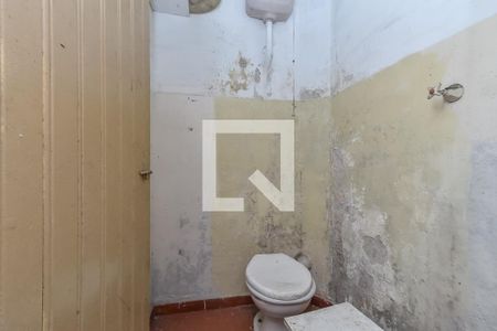 Casa à venda com 200m², 5 quartos e 4 vagas Casa à venda com 200m², 5 quartos e 4 vagasBanheiro da Edícula