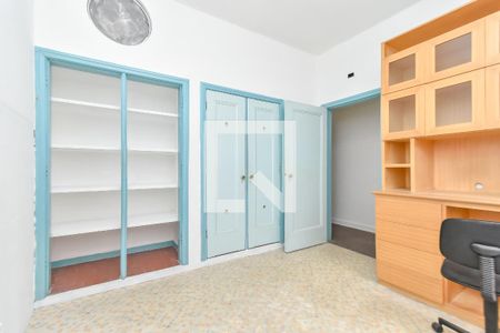 Casa à venda com 200m², 5 quartos e 4 vagas Casa à venda com 200m², 5 quartos e 4 vagasQuarto 3 - 2 piso