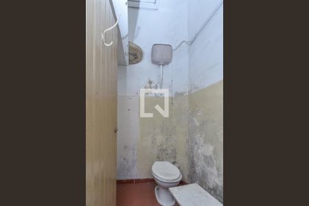 Casa à venda com 200m², 5 quartos e 4 vagas Casa à venda com 200m², 5 quartos e 4 vagasBanheiro da Edícula