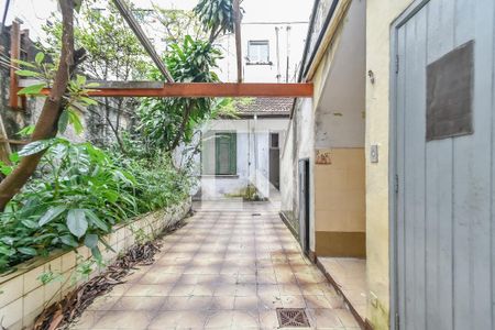 Casa à venda com 200m², 5 quartos e 4 vagas Casa à venda com 200m², 5 quartos e 4 vagasQuintal