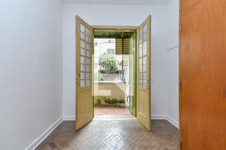 Casa à venda com 200m², 5 quartos e 4 vagas Casa à venda com 200m², 5 quartos e 4 vagasQuarto 5 - 2 piso