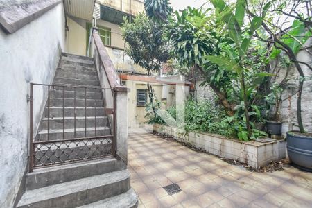 Casa à venda com 200m², 5 quartos e 4 vagas Casa à venda com 200m², 5 quartos e 4 vagasQuintal