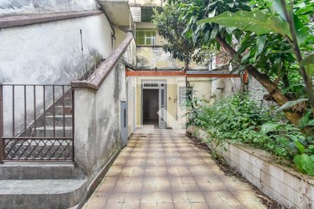 Casa à venda com 200m², 5 quartos e 4 vagas Casa à venda com 200m², 5 quartos e 4 vagasQuintal