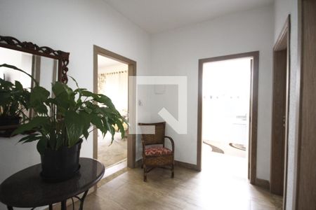 Casa à venda com 250m², 3 quartos e 4 vagasCorredor