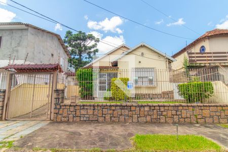 Casa à venda com 360m², 3 quartos e 2 vagas Casa à venda com 360m², 3 quartos e 2 vagasFachada