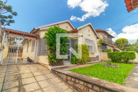 Casa à venda com 360m², 3 quartos e 2 vagas Casa à venda com 360m², 3 quartos e 2 vagasFachada