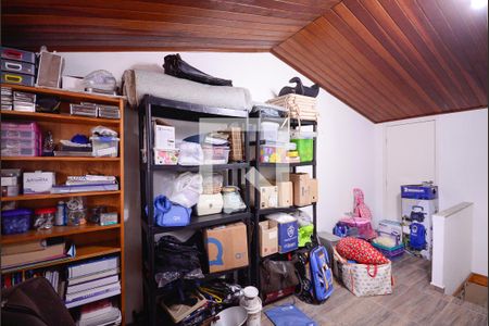 Casa à venda com 130m², 4 quartos e 2 vagasQuarto 4 (sótão) - Suite