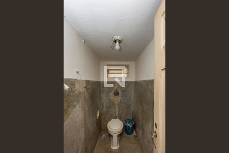 Casa para alugar com 700m², 4 quartos e 8 vagasBanheiro de serviço