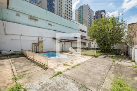 Casa para alugar com 700m², 4 quartos e 8 vagasQuintal
