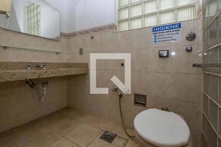 Casa para alugar com 700m², 4 quartos e 8 vagasBanheiro Social