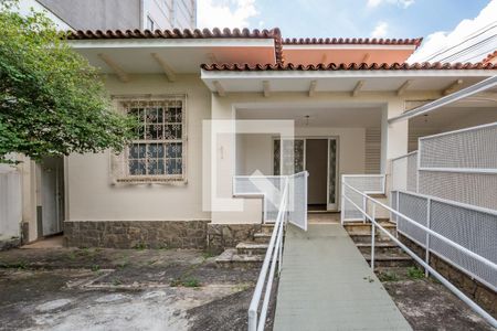 Casa para alugar com 700m², 4 quartos e 8 vagasEntrada