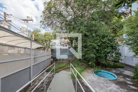 Casa para alugar com 700m², 4 quartos e 8 vagasEntrada