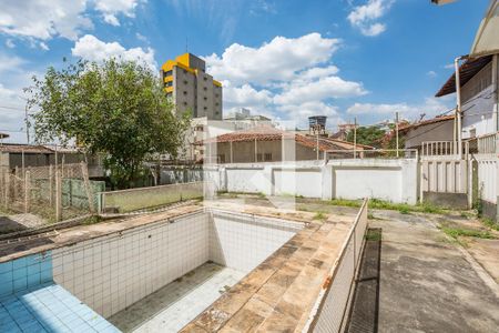 Casa para alugar com 700m², 4 quartos e 8 vagasQuintal