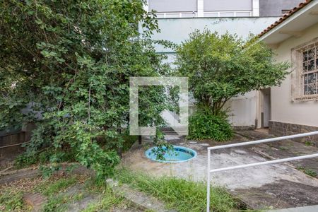 Casa para alugar com 700m², 4 quartos e 8 vagasEntrada