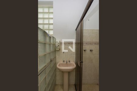 Casa para alugar com 700m², 4 quartos e 8 vagasBanheiro Social