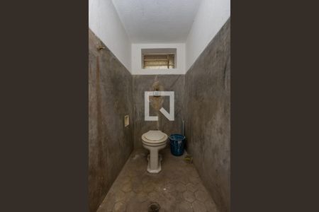 Casa para alugar com 700m², 4 quartos e 8 vagasBanheiro de serviço