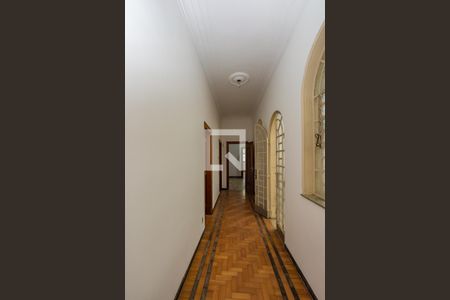 Casa para alugar com 700m², 4 quartos e 8 vagasCorredor