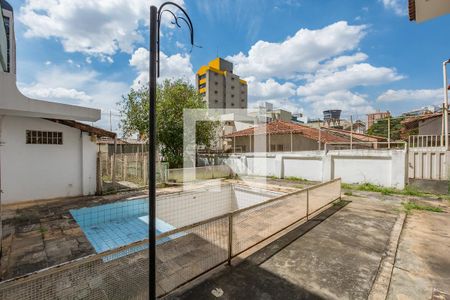 Casa para alugar com 700m², 4 quartos e 8 vagasQuintal